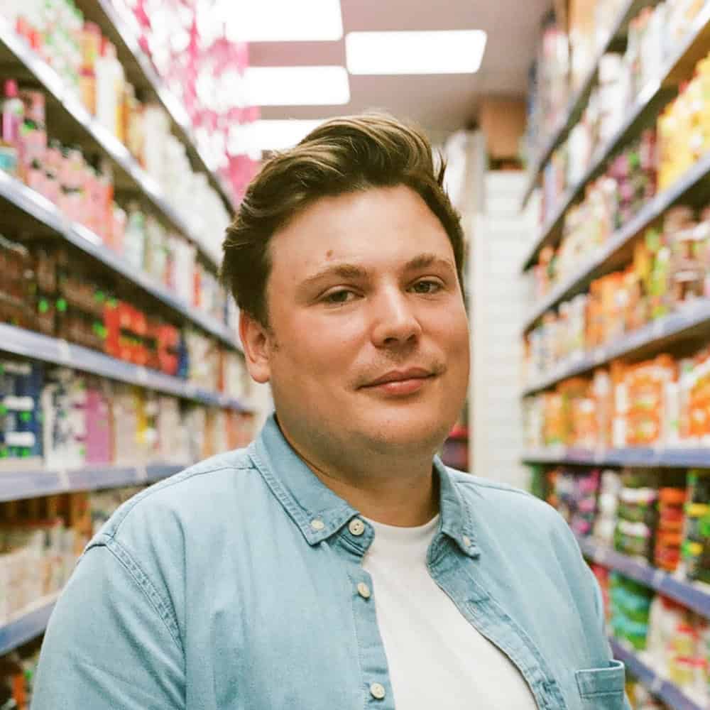 Portrait Photo of Ollie Pixel - Freelance Web Designer with 15+ Years of Experience